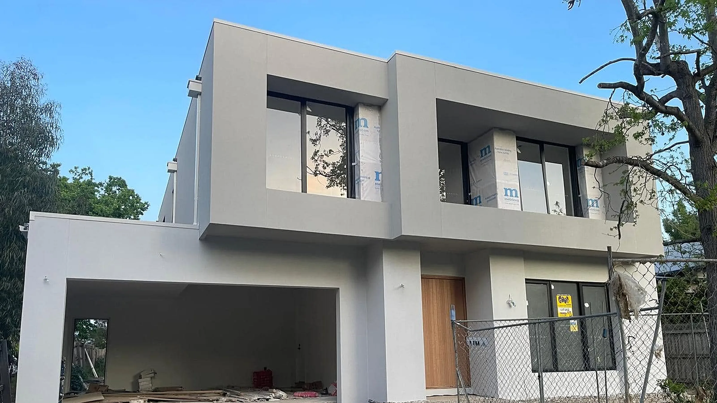 Modern double-storey home in Mont Albert with smooth off-white render
